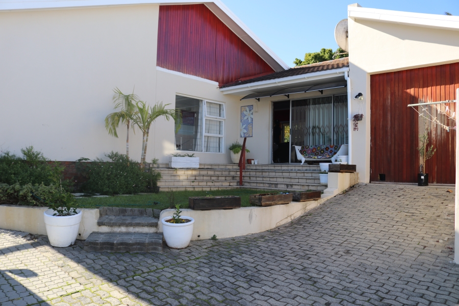 2 Bedroom Property for Sale in Die Wingerd Western Cape